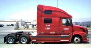 Volvo_bobtail_semi-truck